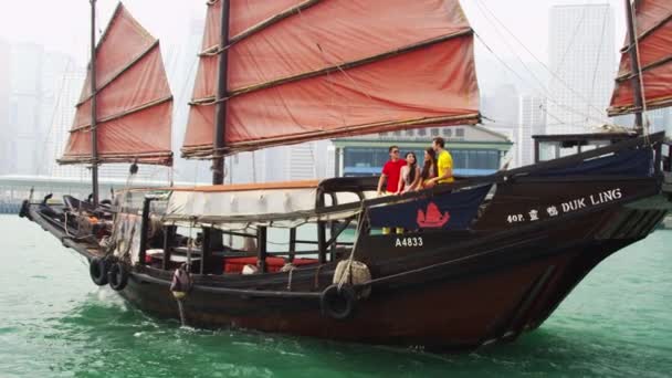 Turistas en viaje de turismo por Hong Kong — Vídeos de Stock