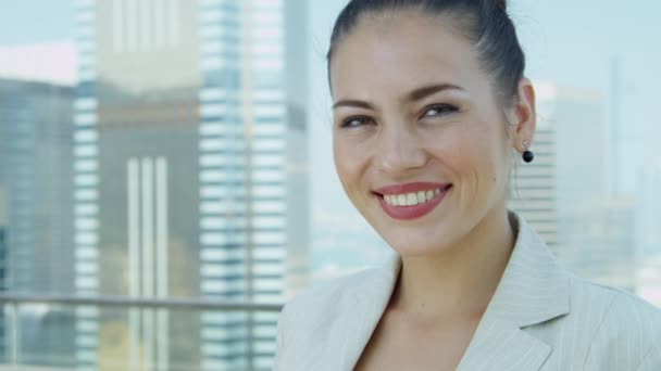 Young cauasian businesswoman standing on rooftop — Stockvideo