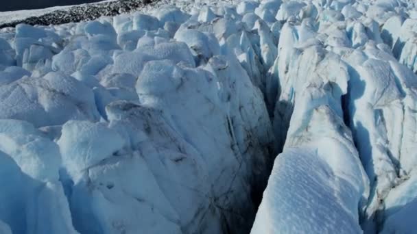 在阿拉斯加断冰流污垢和碎片 — 图库视频影像