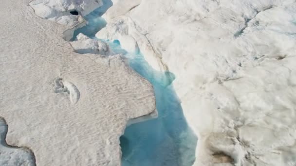 Rivier met blauw water in Noordpoolgebied van alaska — Stockvideo