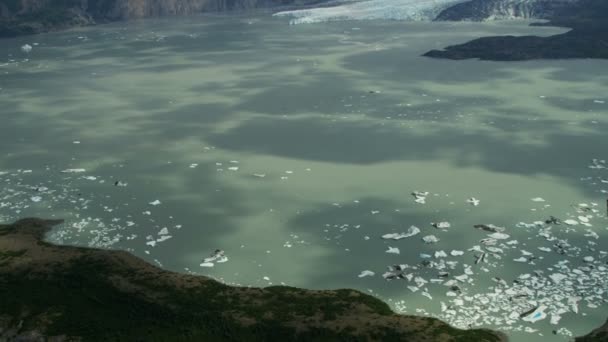 Kudk ledovec Moraine, který krmí řeku Knik — Stock video