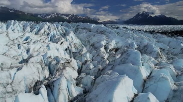 Coulées de glace brisées saleté et débris en Alaska — Video