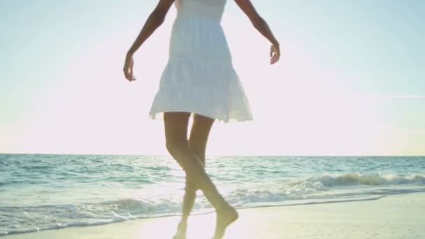 Laughing girl splashing in ocean shallows — Stock Video