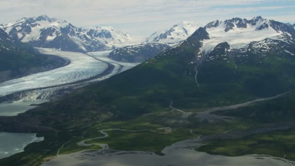 Льодовик кшик, що годує річку КБК — стокове відео
