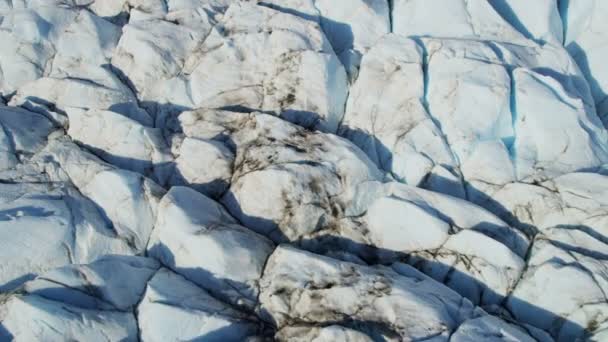 Glacier forming crevasses and other distinguishing — Stock Video