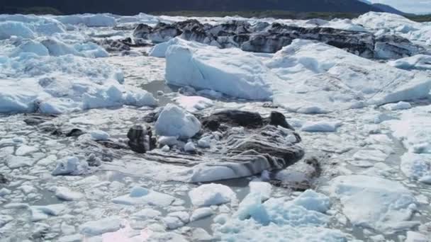 Moraine bedekte ijsstromen van knik Glacier — Stockvideo