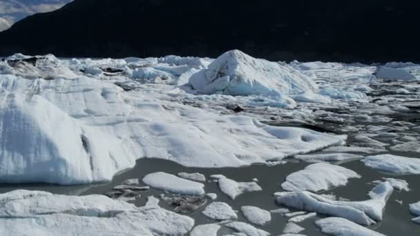 クニク氷河からのモレーン覆われた氷の流れ — ストック動画