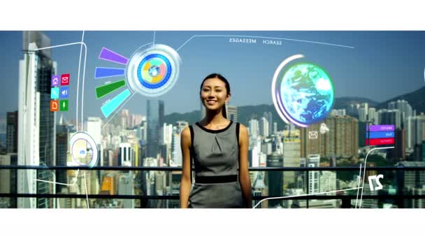 Mujer de negocios utilizando la pantalla táctil — Vídeo de stock