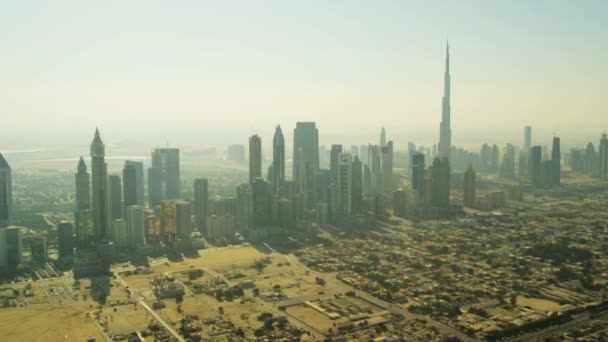 Skyline van Downtown Dubai met de Burj Khalifa — Stockvideo