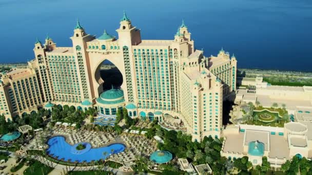 Palm Atlantis on Palm Jumeirah in Dubai — Stock Video