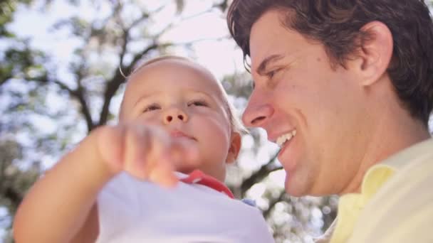 Caucasian father enjoying time with toddler son — Stock Video