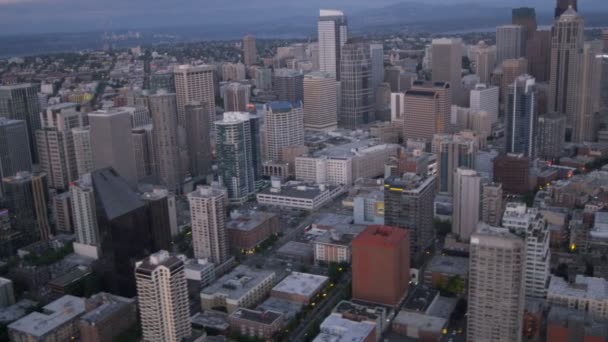 黄昏西雅图的城市摩天大楼 — 图库视频影像