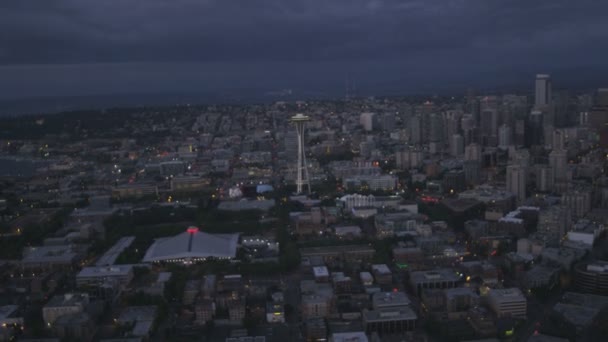 Seattle Space Needle za soumraku — Stock video