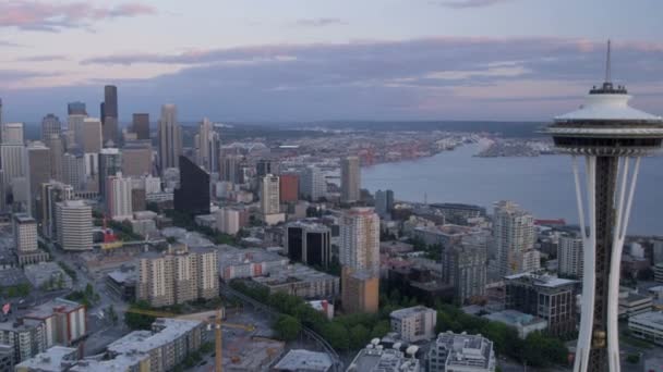 Seattle Space Needle al atardecer — Vídeo de stock