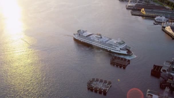 Ferry bij Terminal of Waterfront Park, Seattle — Stockvideo