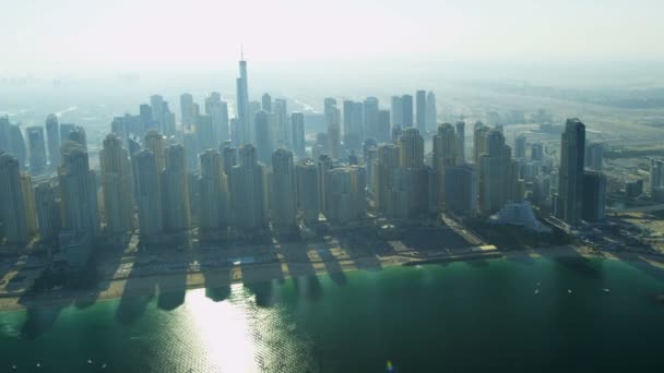 Dubai şehir gökdelenler, Birleşik Arap Emirlikleri — Stok video