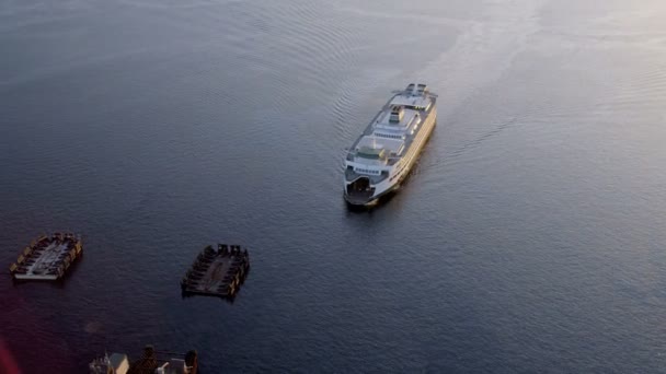 Ferry bij Terminal of Waterfront Park, Seattle — Stockvideo