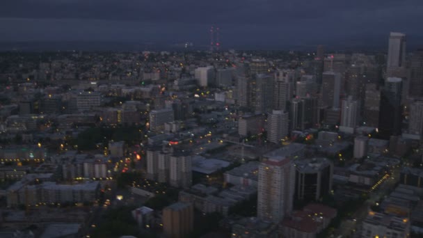 Osvětlený Business a finance centrum Seattlu — Stock video