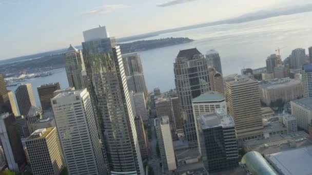 Rascacielos de la ciudad al atardecer Seattle — Vídeos de Stock
