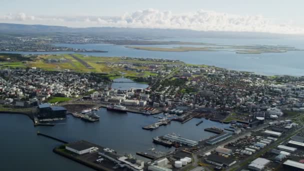 Reykjavik binalar ve yollar — Stok video