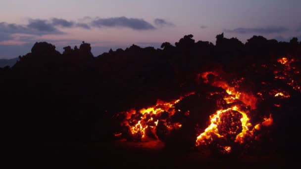 Aerial view of flowing  Holuhraun lava — Stock Video