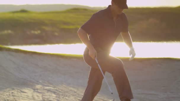 Golfer climbing out of golf course — Stock Video