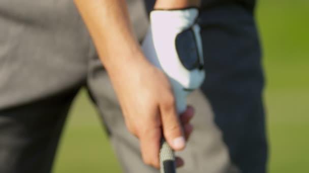 Korrekt sätt hålla golf club — Stockvideo