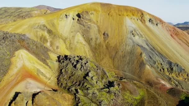 Rotsachtige berggebied van IJsland — Stockvideo