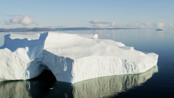 Glacier ice floes floating in water — Stock Video