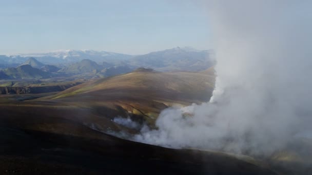 Vapor activo volcánico de montaña mineral — Vídeo de stock