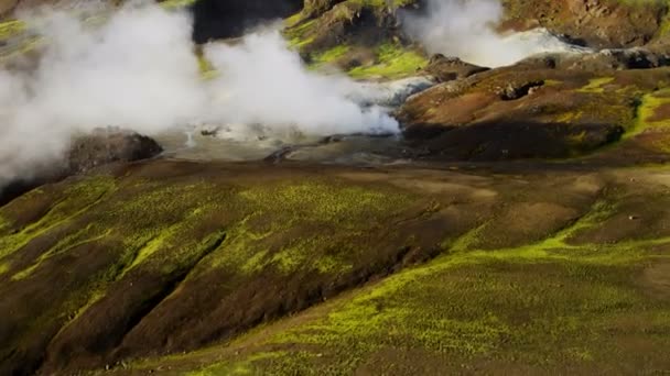 Vapor activo volcánico de montaña mineral — Vídeo de stock