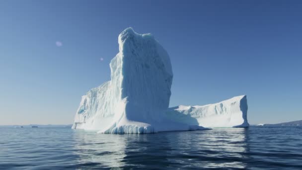 Glacier ice floes floating in water — Stock Video