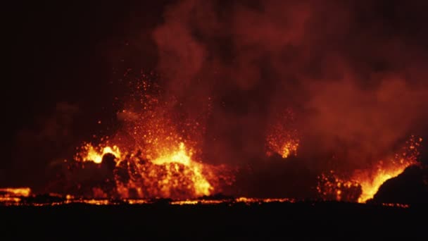 Aerial view of flowing  Holuhraun lava — Stock Video