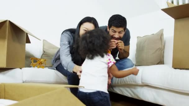 Couple playing with daughter — Stock Video