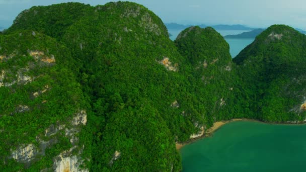 Vista aérea de la bahía de Phang Nga — Vídeo de stock
