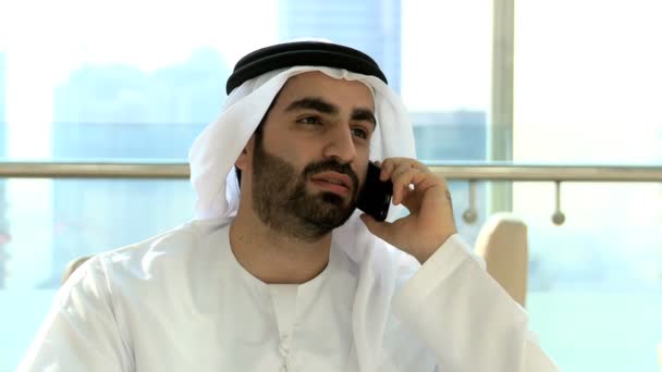 Arab businessman talking on smart phone — Stock Video