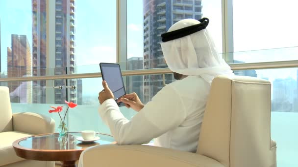 Businessman using tablet — Stock Video