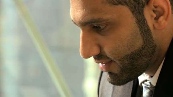 Porträt eines arabischen Geschäftsmannes — Stockvideo