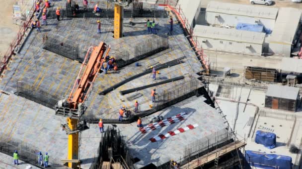 Workers at construction site in Dubai — Stock Video