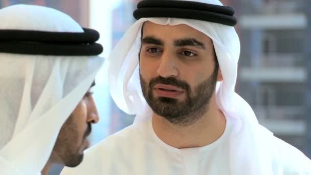 Arabic businessmen in meets in modern office — Stok video