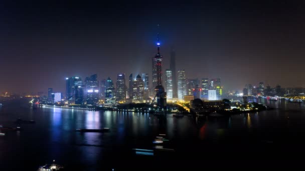 Città illuminata di Shanghai e fiume Huangpu — Video Stock