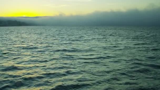 Morska mgła nad wodą w zatoce San Francisco — Wideo stockowe