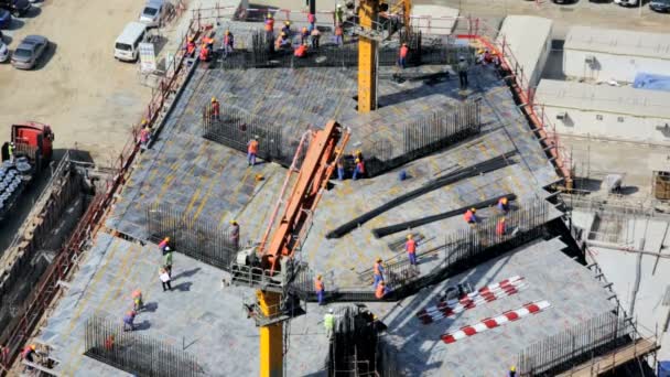 Trabajadores en obras de construcción en Dubai — Vídeos de Stock
