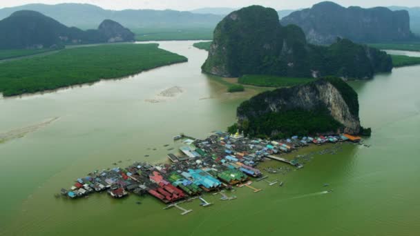 Koh Panyee Village en nationaal park ao Phang Nga — Stockvideo