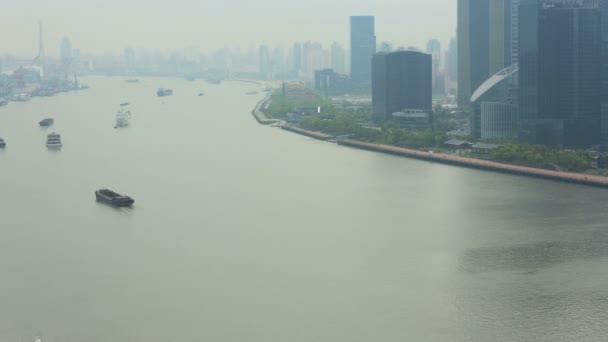 Barche sul fiume Huangpu a Shanghai — Video Stock