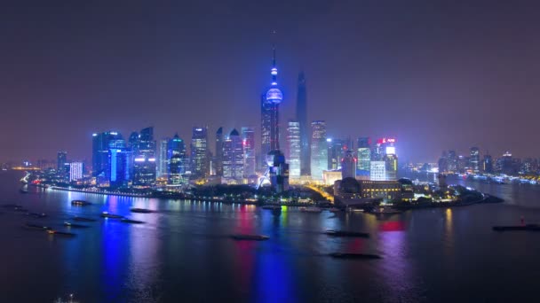 Iluminada cidade de Xangai e rio Huangpu — Vídeo de Stock