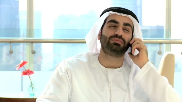 Arab businessman talking on smart phone — Stock Video
