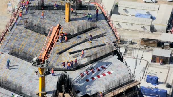 Workers at construction site in Dubai — Stock Video