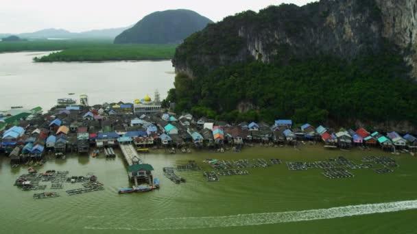 Koh Panyee Village en nationaal park ao Phang Nga — Stockvideo