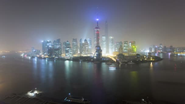 Iluminada cidade de Xangai e rio Huangpu — Vídeo de Stock